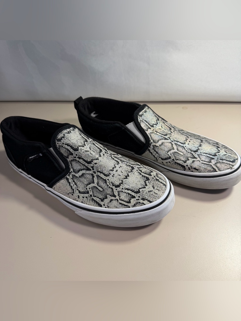 Vans Classic Snake Skin Canvas Suede Black & White Slip on Shoe Sz 6 Missy Kid